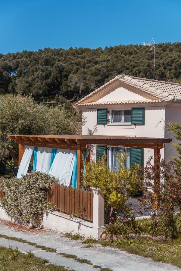 Villa Armonia Vitalades Luaran gambar