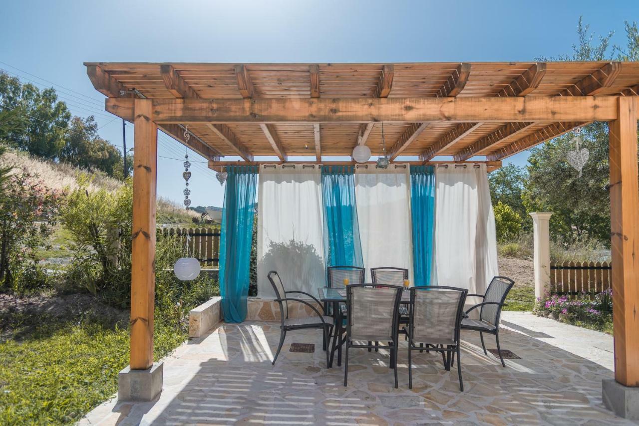 Villa Armonia Vitalades Luaran gambar